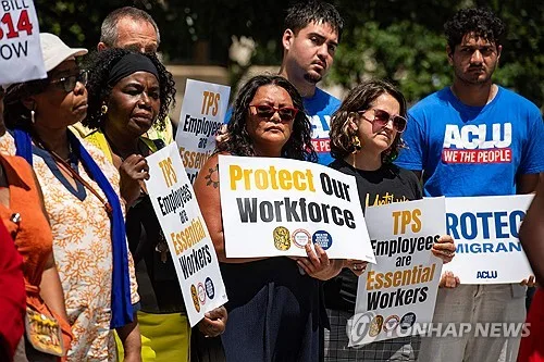 美, 임시보호지위 상실 아이티인 추방 시작…35만명에 영향