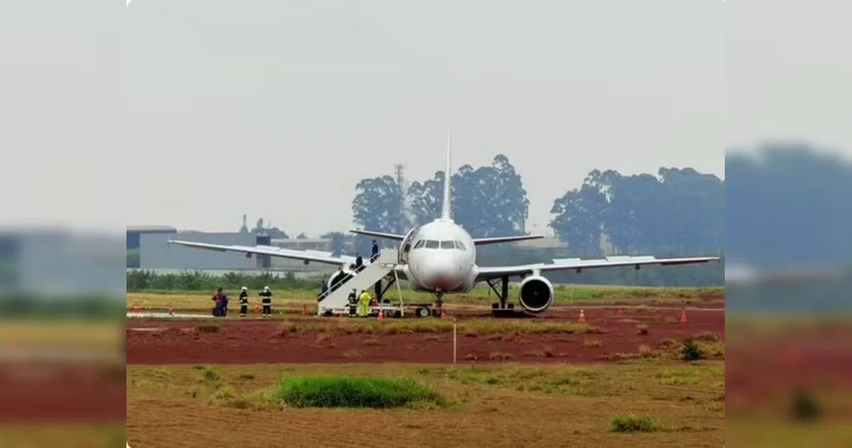 Piloto cita pista escorregadia após avião da Latam sair da pista durante pouso em Cascavel