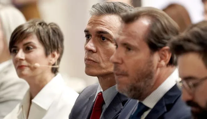 Puente evita zanjar el debate sucesorio: "Soy del PSOE y estoy a su disposición, ni me descarto ni me postulo"