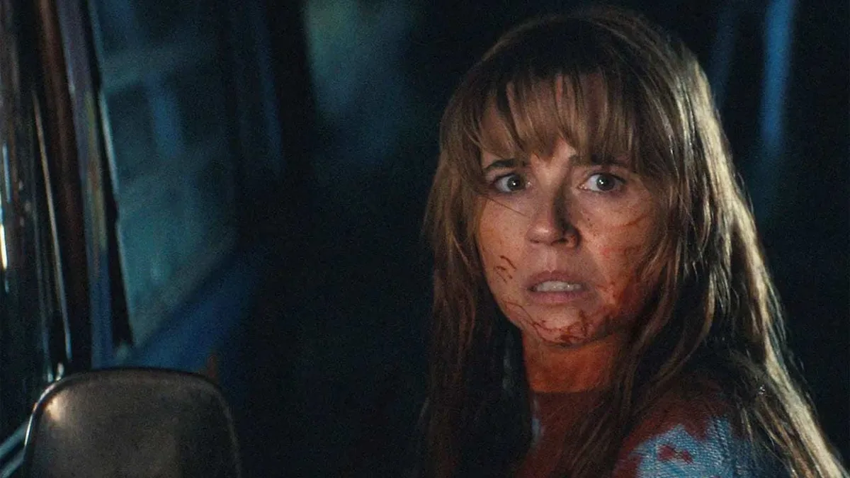 Crystal Lake : voici où vous pourrez voir la série préquelle de Vendredi 13 avec Linda Cardellini !