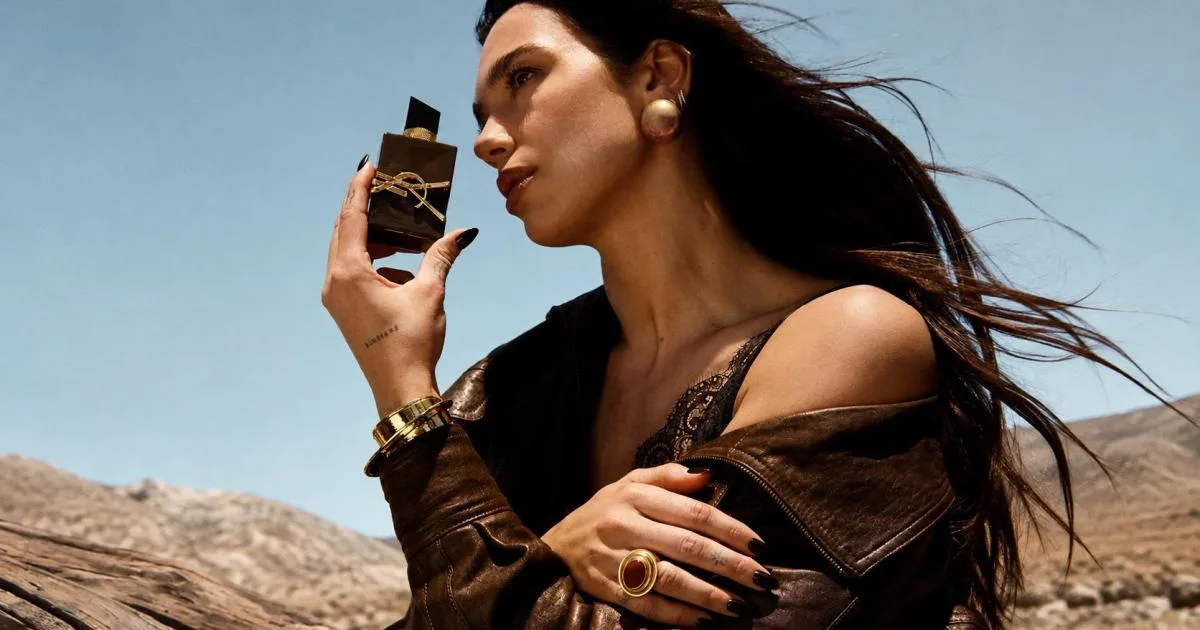 Dua Lipa lleva 'Libre' al desierto con el nuevo perfume de YSL Beauty