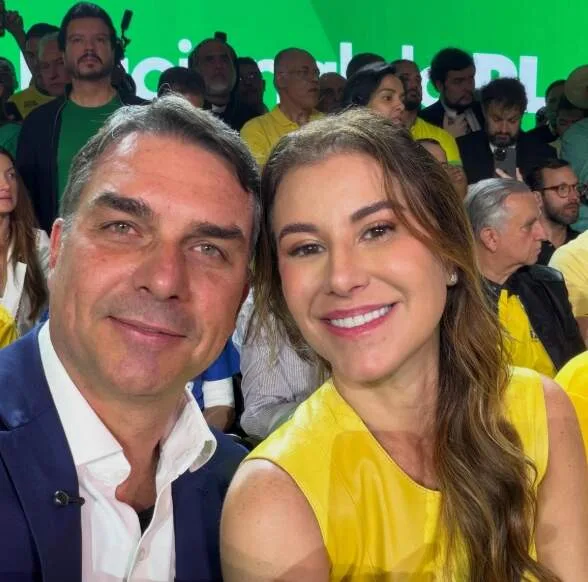 Esposa de Flávio Bolsonaro participa de encontro de mulheres em Campo Grande