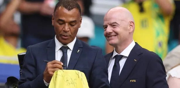 Cafu e Roberto Carlos defendem presidente da Fifa em meio a polêmica