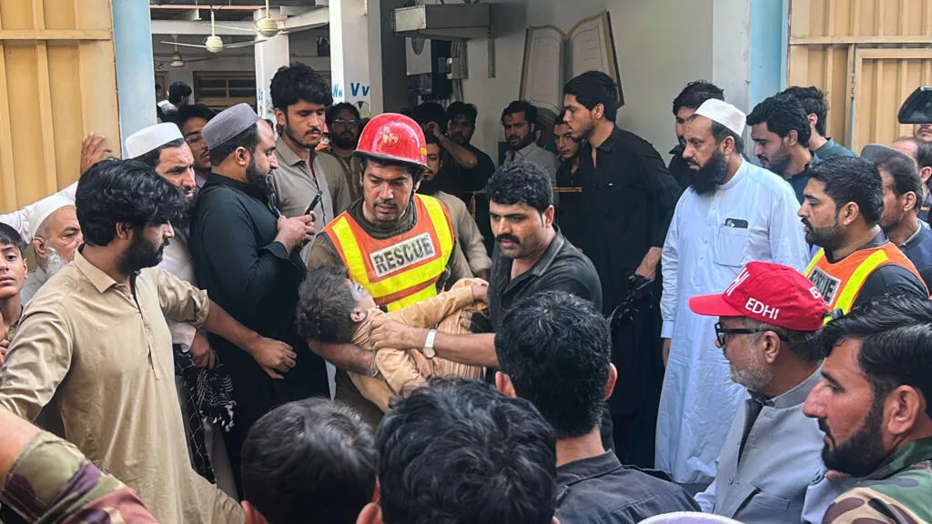 Pakistan: 27 enfants et un enseignant tués dans l'effondrement du toit de leur école