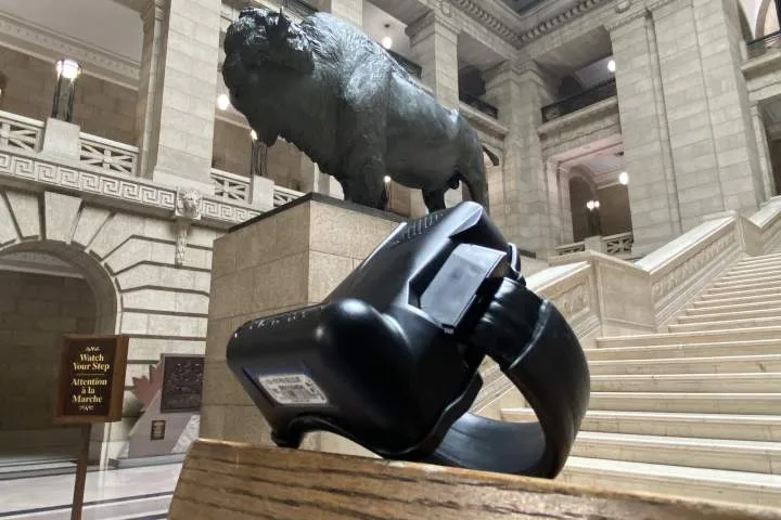 Winnipeg commercial break-ins blamed on 2 men wearing ankle monitors
