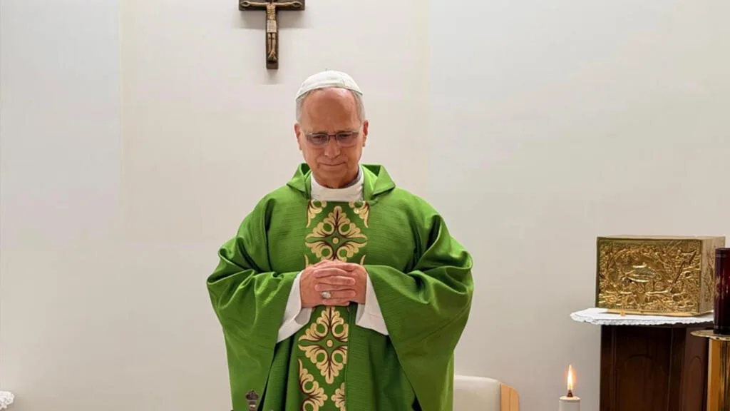 Papa Leão XIV celebra missa no hospital após cirurgia para retirar câncer do pulmão