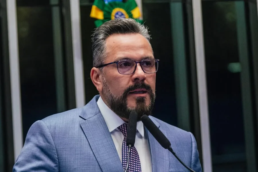 TRE-AC condena Alan Rick e prefeito de Feijó por propaganda antecipada