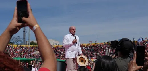 Brasilien: Luiz Inácio Lula da Silva und Flávio Bolsonaro erklären den Wahlkampf für eröffnet