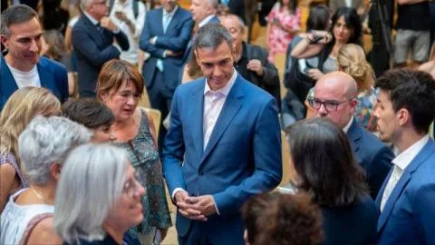 Sánchez, frontal contra Ayuso en la presentación del Idelista público: "Comprarse un aticazo no es hacer políticas de vivienda"