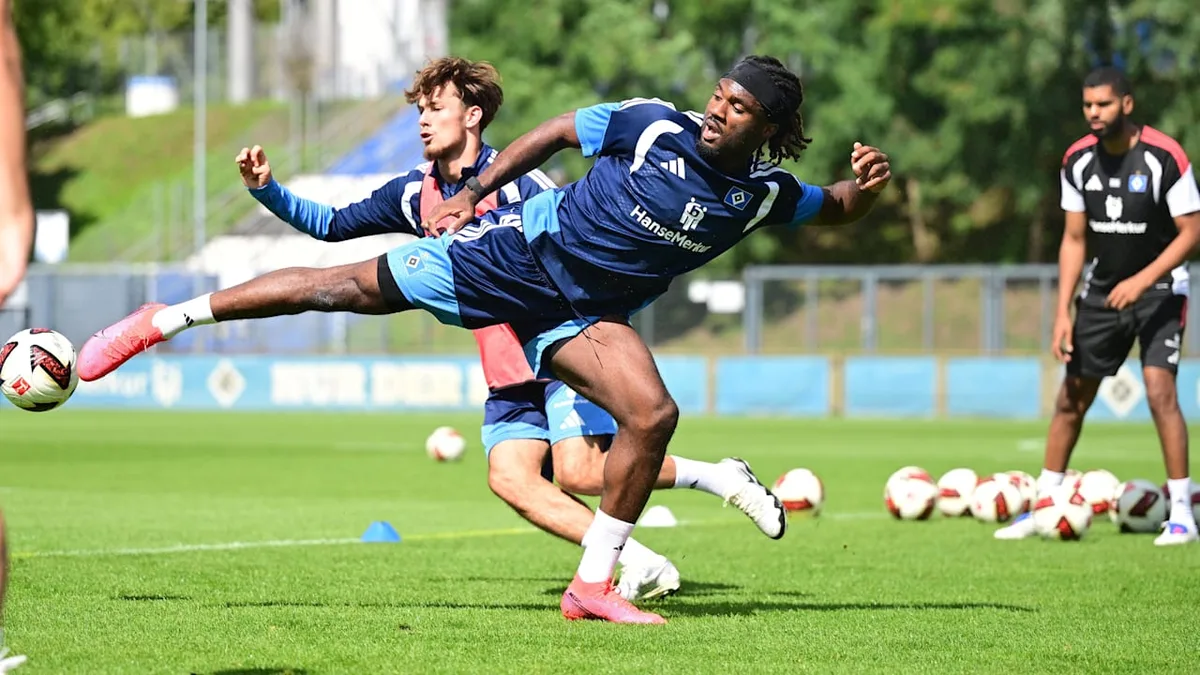 Erstes Training beim HSV - Moffi legt mit Pfosten und Latte los