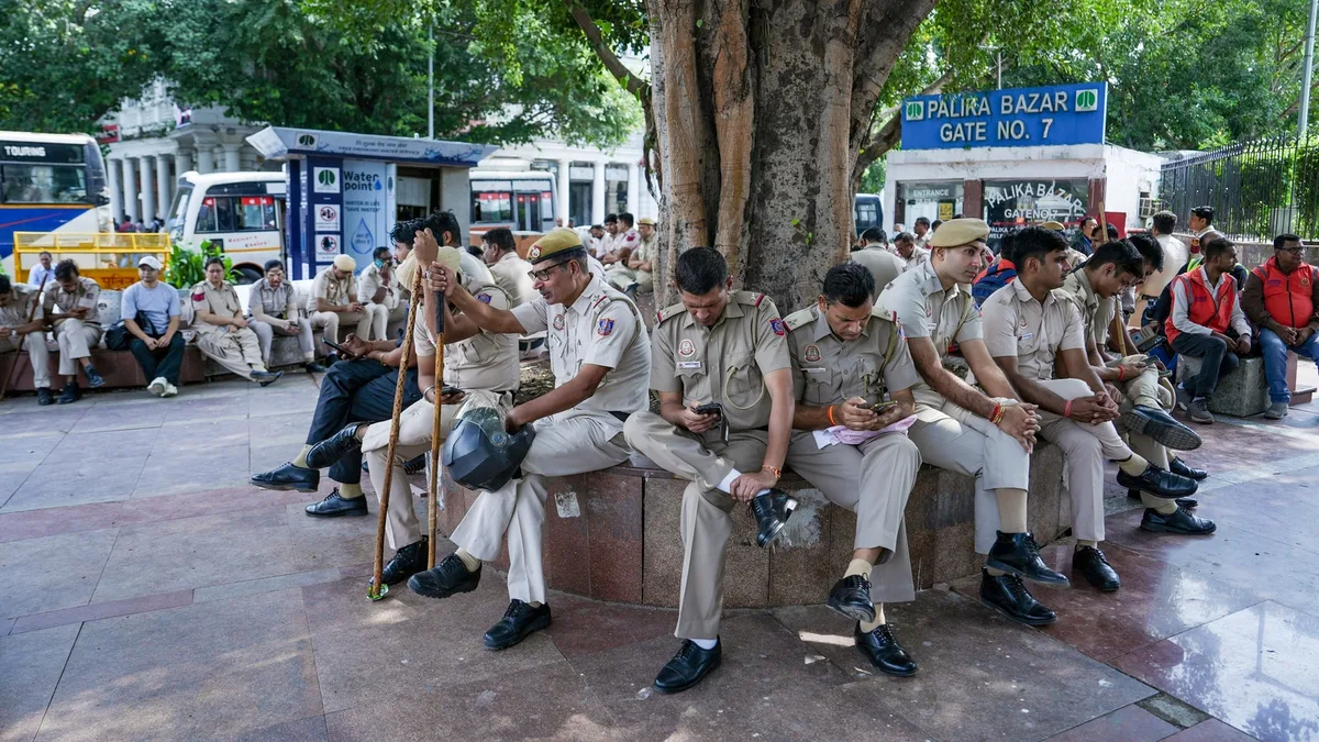 In tense livestream, Delhi cops ask Abhijeet Dipke to call off CP Tiranga march; Central Park blockade planned