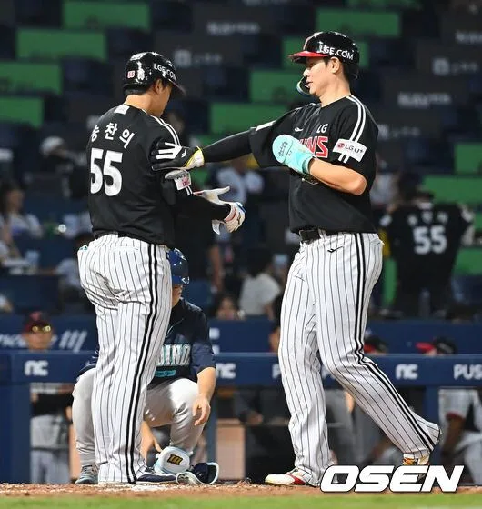 '리드오프 복귀→3안타' 출루왕 부활 이렇게 반가울 수가…"더 높은 순위에서 마무리" LG 아직 2위 포기 안했다