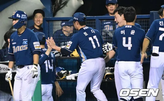 [사진]6회까지 108구 3실점 피칭 펼친 NC 선발 토다 나츠키