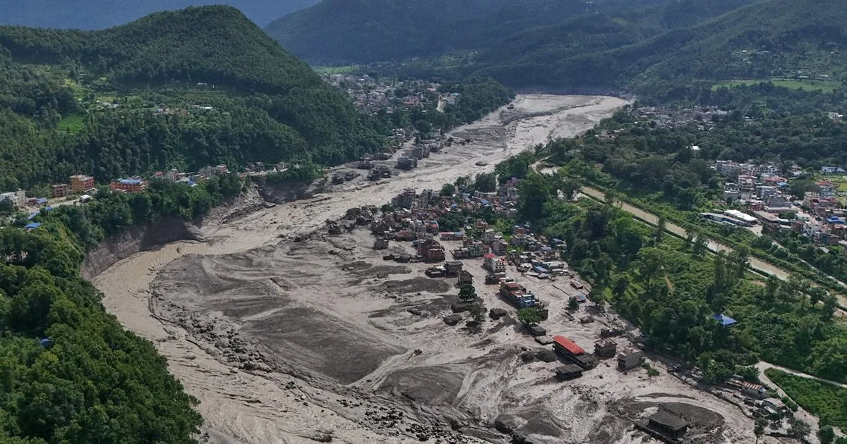 ネパール・中国の大洪水 死者273人、不明者1300人超に