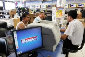 Demitidos das Casas Bahia voltam à folha, mas emprego ainda não está garantido