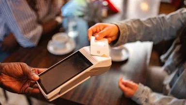 Nicht nur Bargeld, sondern verpflichtend auch Karte