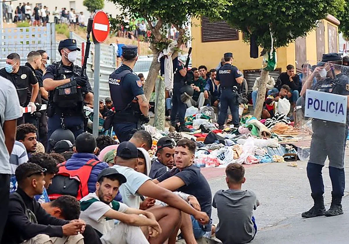 La cárcel de Botafuegos, al límite tras el traslado de presos de Ceuta rebasa en casi 300 su ocupación de reclusos