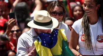 Lula faz comício em reduto bolsonarista e eleitores estranham falta de material de campanha