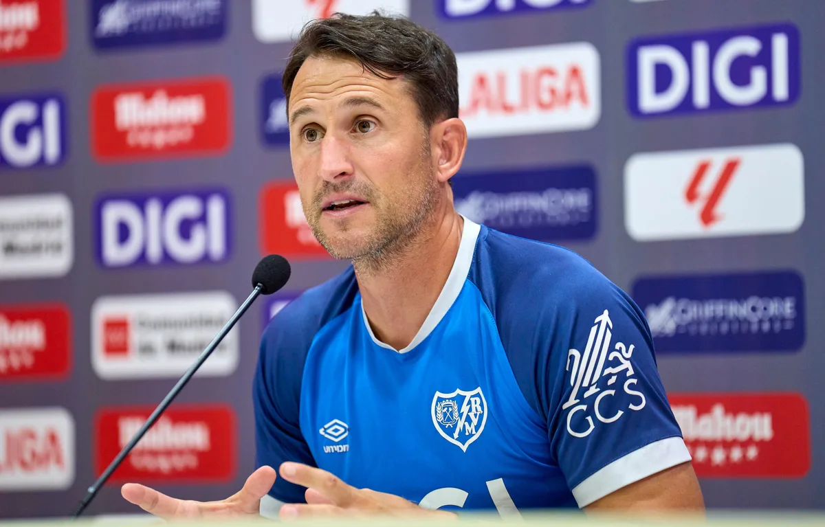 “Mantengo la esperanza de jugar en Vallecas frente al Racing, a mí todavía no me han dicho lo contrario”