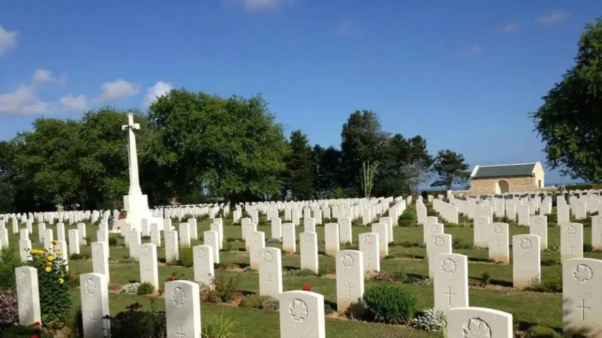 Caminar entre muertos para darles las gracias