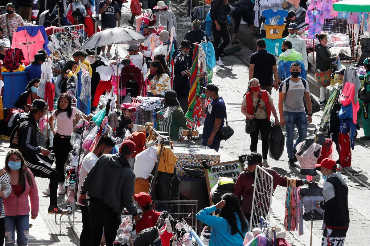 Más de la mitad de los trabajadores en Colombia sigue sin cotizar y sin una pensión garantizada: la informalidad llegó al 54,6%, según el Dane
