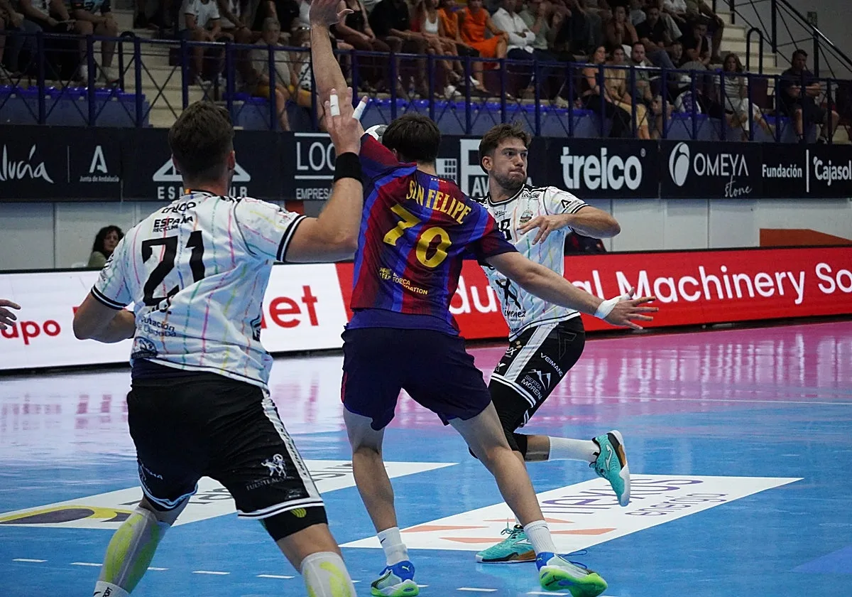 El Cajasol Ángel Ximénez da la cara pese a la contundente derrota ante el Barça (27-39)