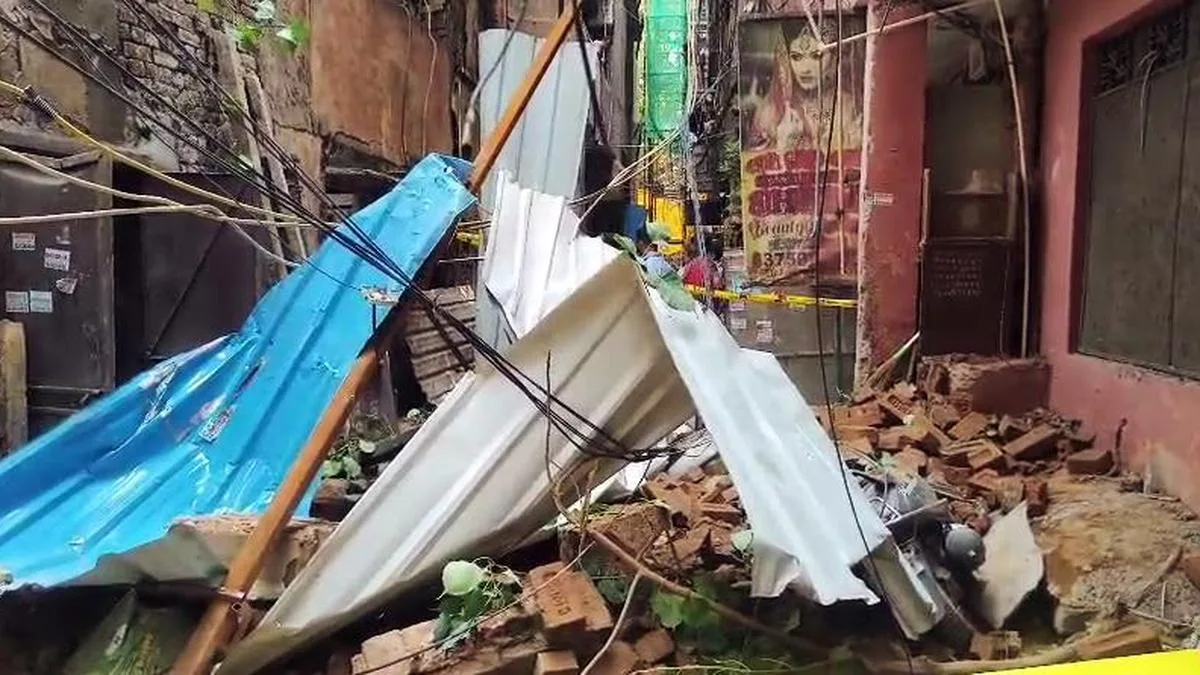 One killed, 3 injured as building collapses during demolition in Karol Bagh