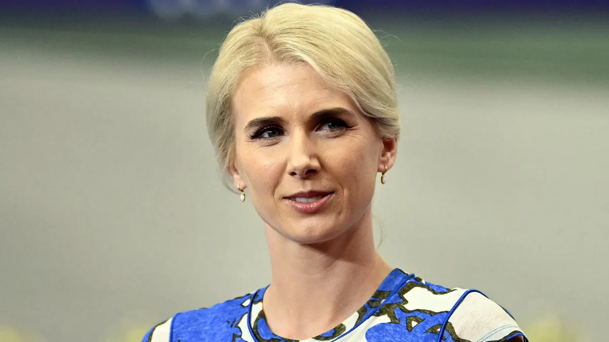 Natalie Harp Prints Out Story for Trump About His Alleged Plans to Fire Susie Wiles