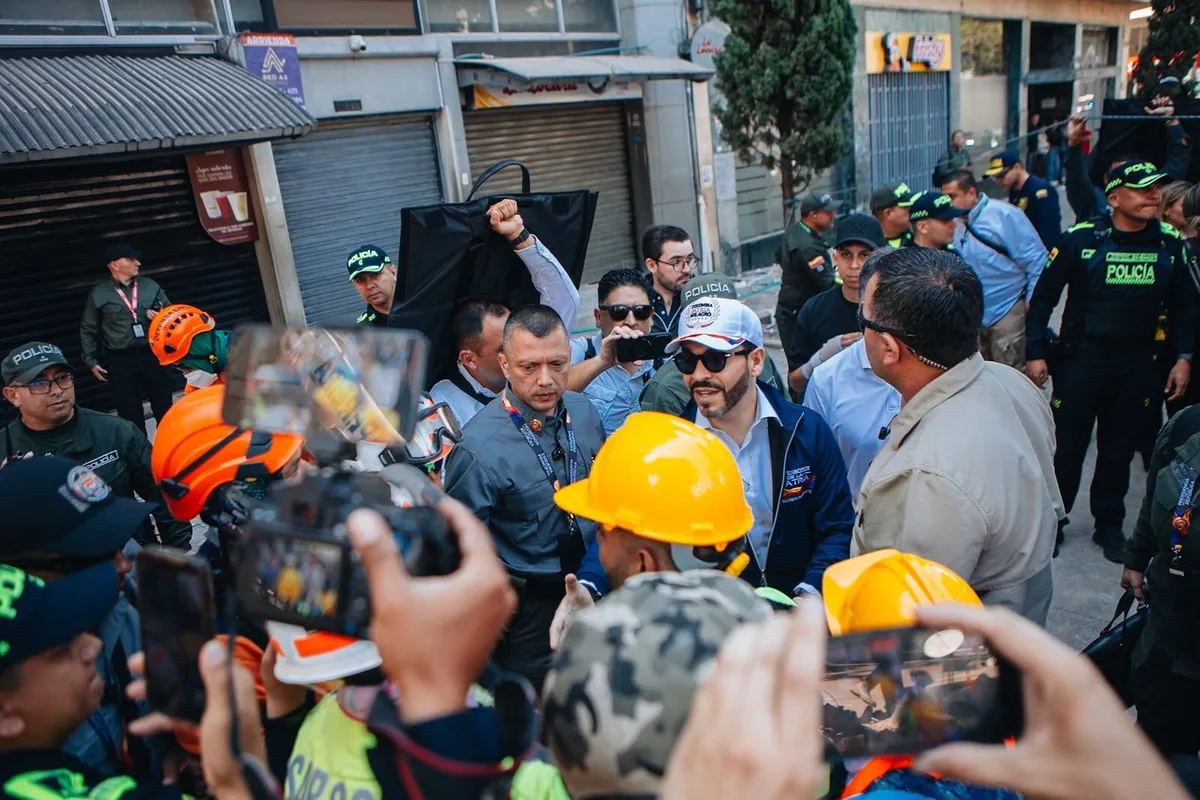 Abelardo de la Espriella exaltó a los rescatistas que enfrentan la emergencia tras el terremoto: “Gracias por no rendirse”