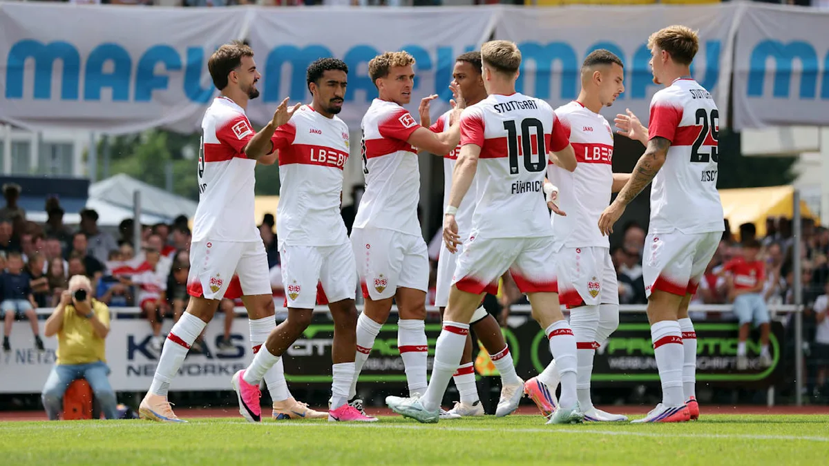 Er fehlt schon auf dem Mannschaftsfoto - Für 8 Mio. Euro: VfB-Stürmer vor Blitz-Wechsel