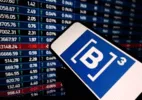 Dólar fecha abaixo de R$ 5 e cai 4,43% na semana; Bolsa sobe