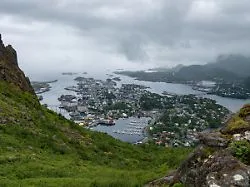Feuer auf den Lofoten: Gericht verurteilt zwei Deutsche wegen Brandstiftung in Norwegen