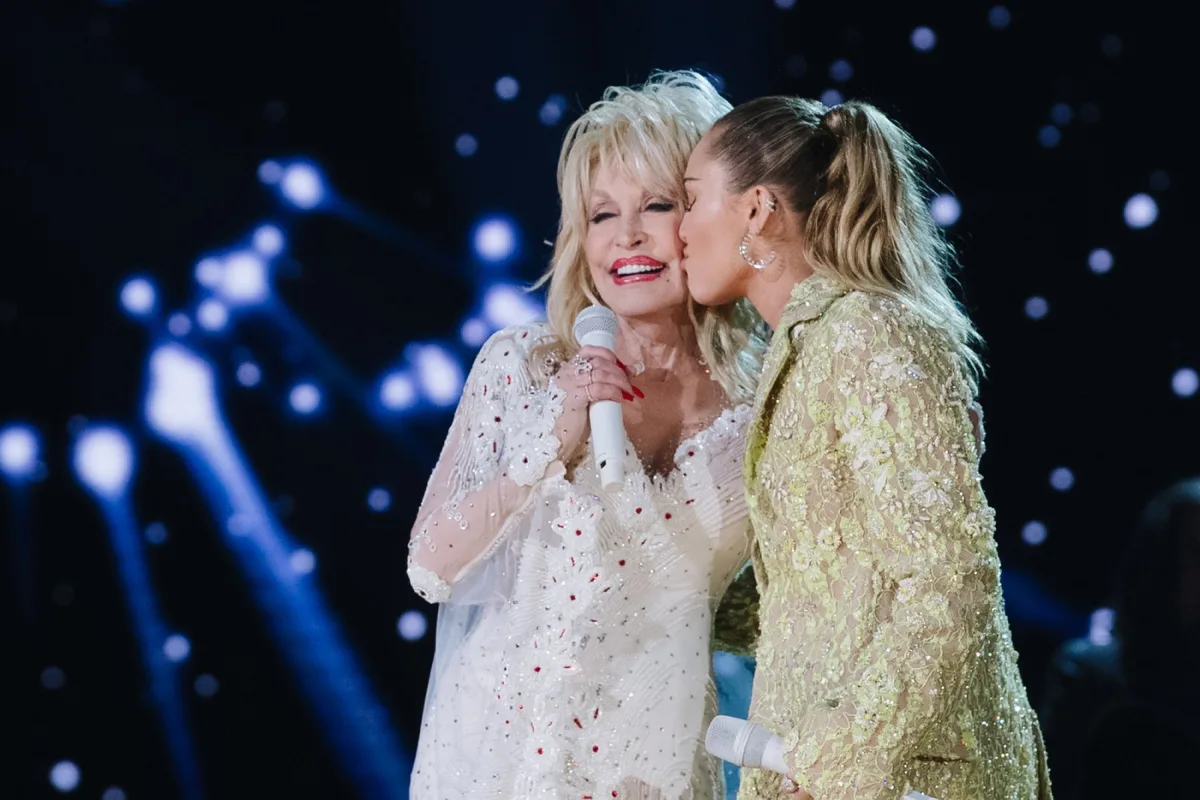 Miley Cyrus Honors ‘Aunt’ Dolly Parton: ‘I Have an Angel by My Side’