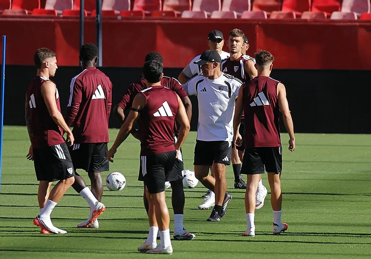 Kike Salas y Alfon, novedades del Sevilla ante el Atlético, en una lista con 17 jugadores del primer equipo