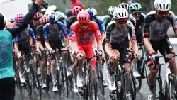 VÍDEO: etapa da Vuelta suspensa e ciclistas abrigam-se do granizo de todas as formas