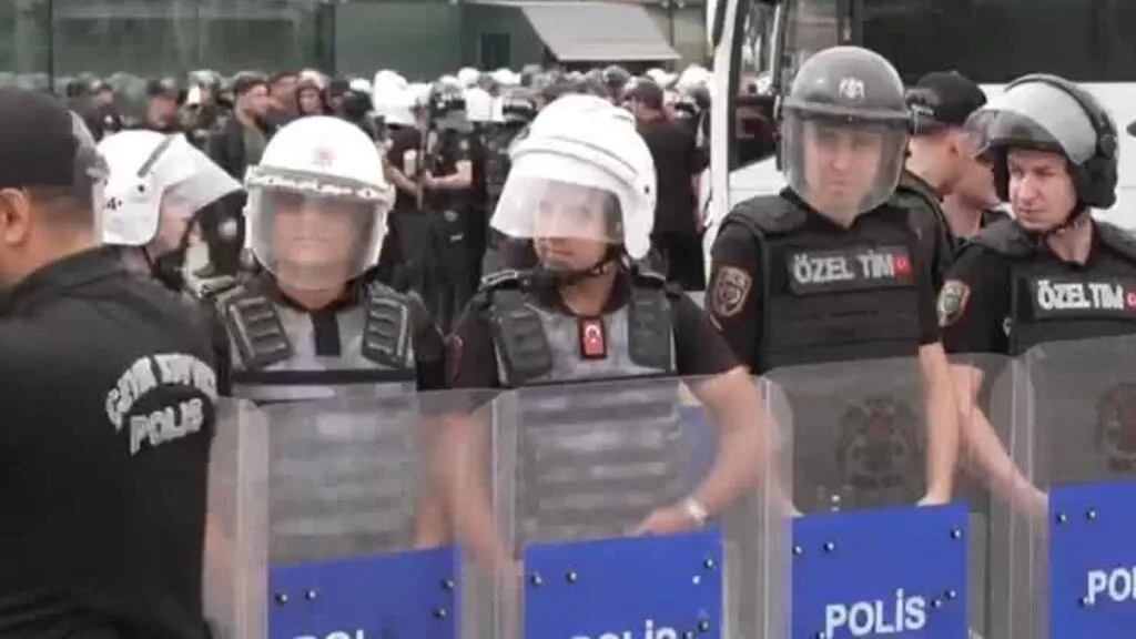 Opération anti-LGBT+ en Turquie : les manifestations en soutien à la communauté réprimées