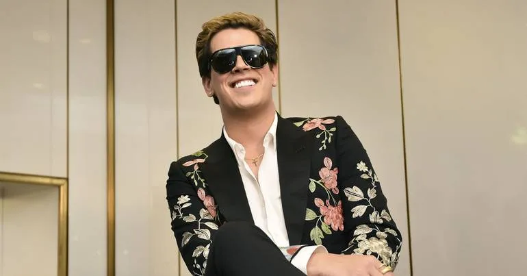 Milo Yiannopoulos deportado dos EUA pelo ICE