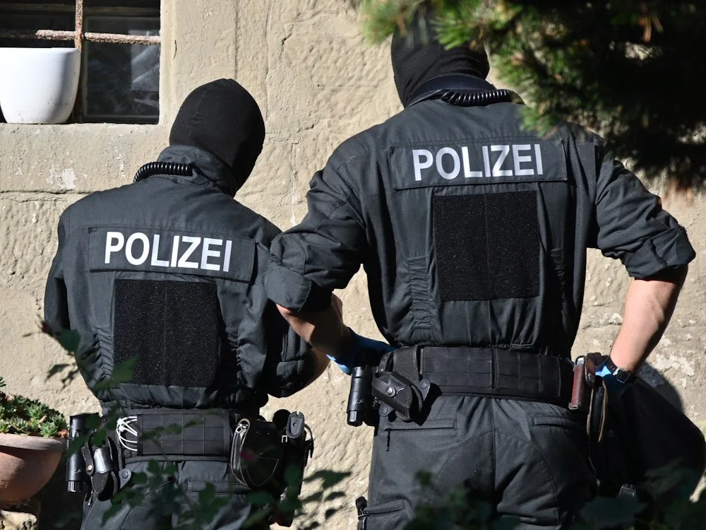 Rechtsextremismus: Razzia in fünf Bundesländern gegen rassistischen Verein