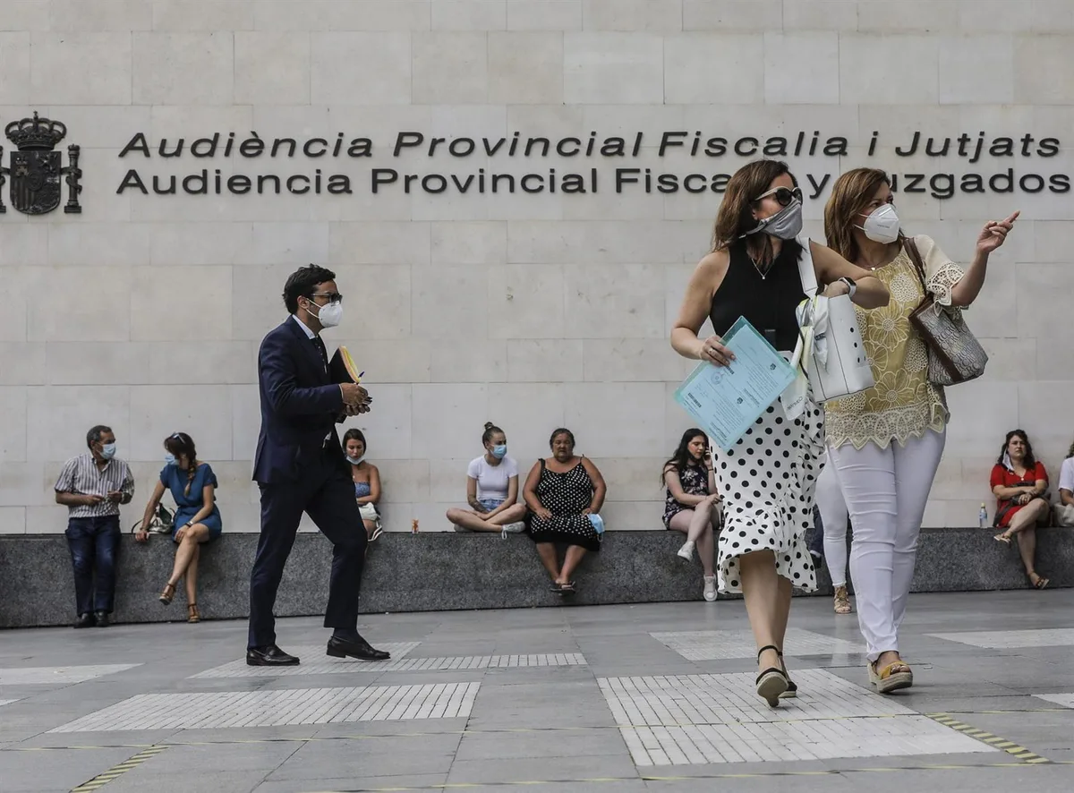 Fiscalía estudia abrir diligencias por las patrullas de los 'Ángeles de la noche' en Valencia por posible delito de odio