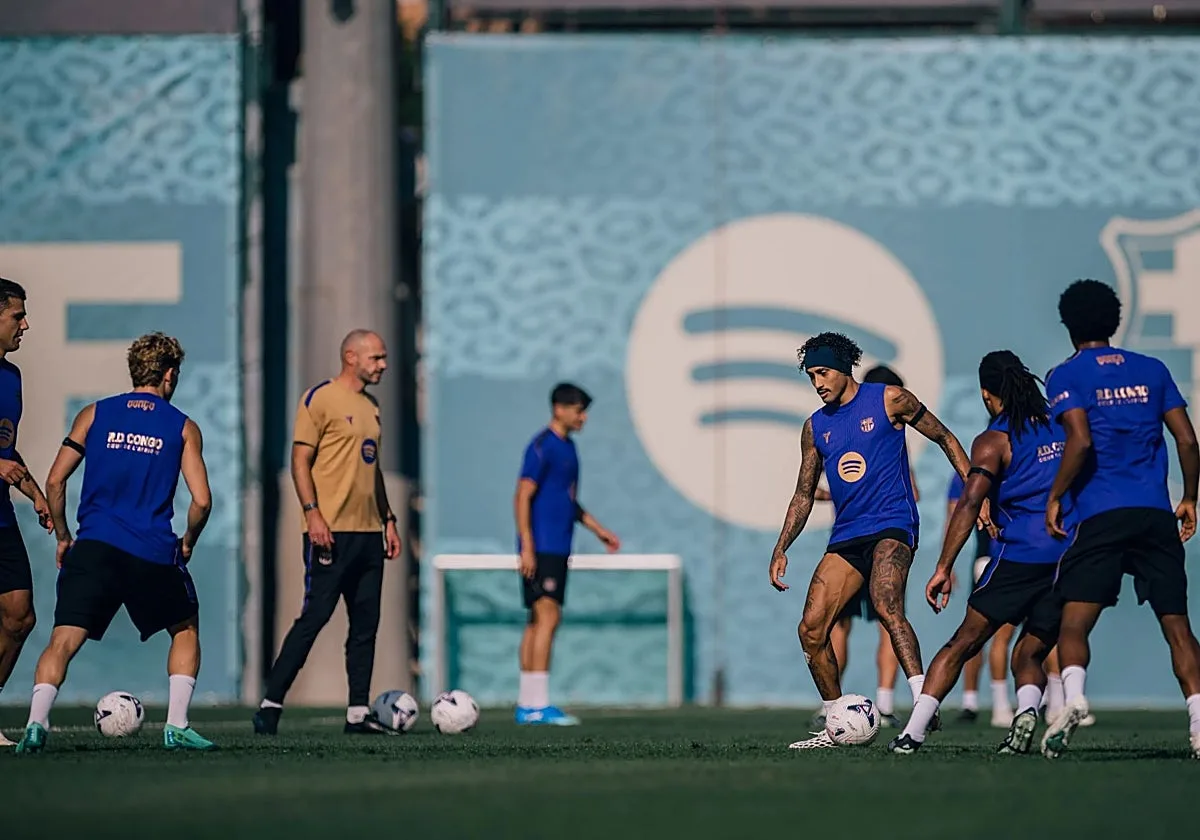 Raphinha vuelve con el grupo a dos días del Betis - Barcelona