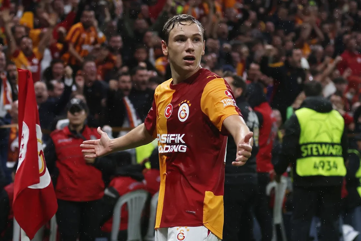 WhoScored оценил в 7,0 игру Батракова в матче с «Барселоной» — лучший балл в «Галатасарае»