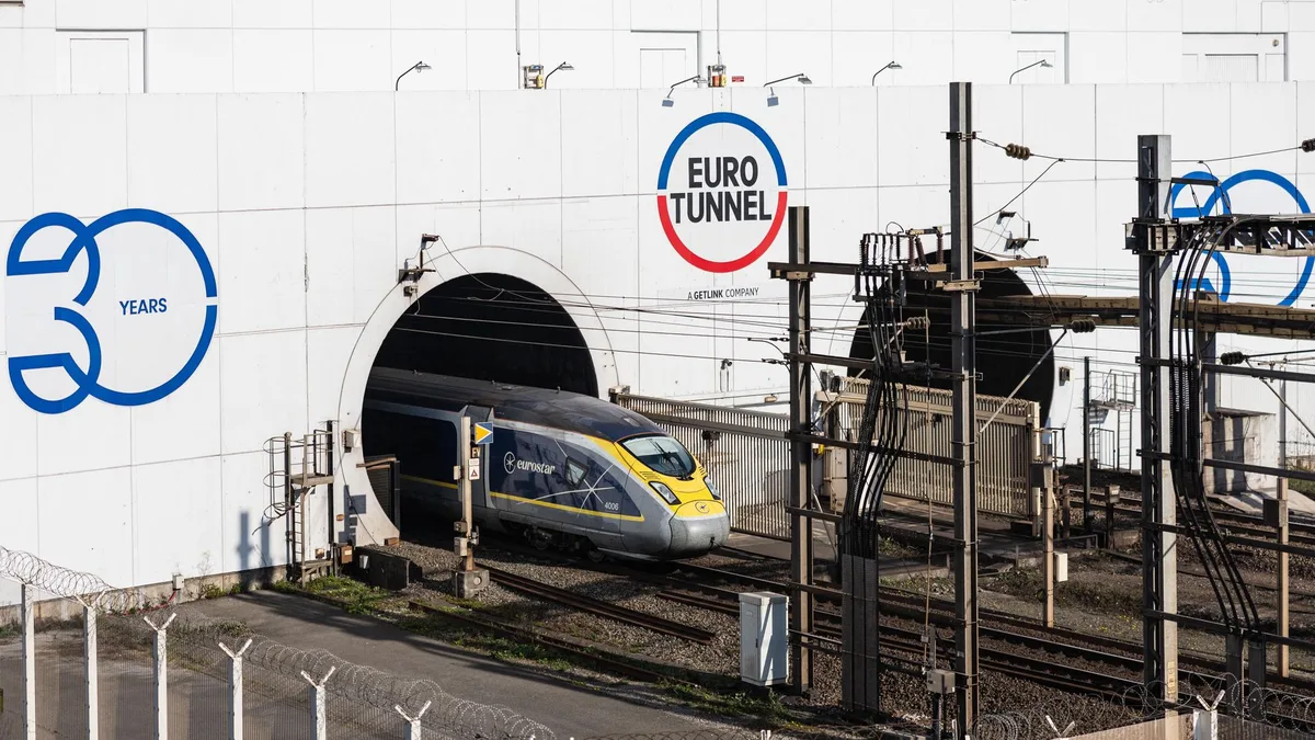 Une collision entre un bus et un train à l’entrée du tunnel sous la Manche fait 19 blessés