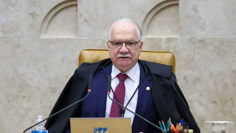Fachin dá “puxão de orelha” em advogado por chamar ministros do STF pelo nome