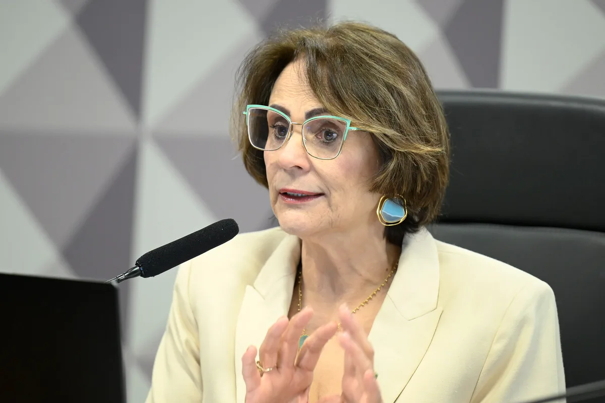 Damares cobra governo sobre falhas no Bolsa Família