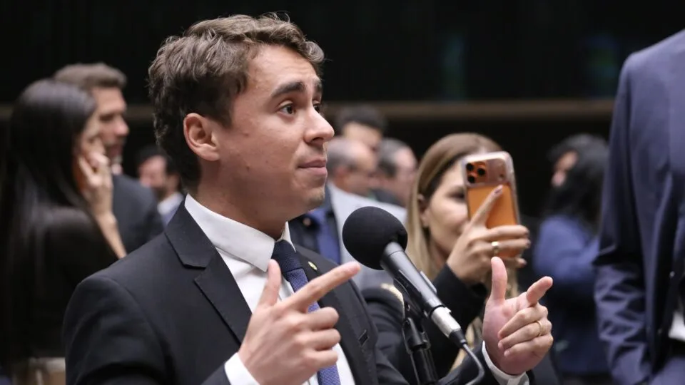 Nikolas Ferreira nega relação de proximidade com Vorcaro