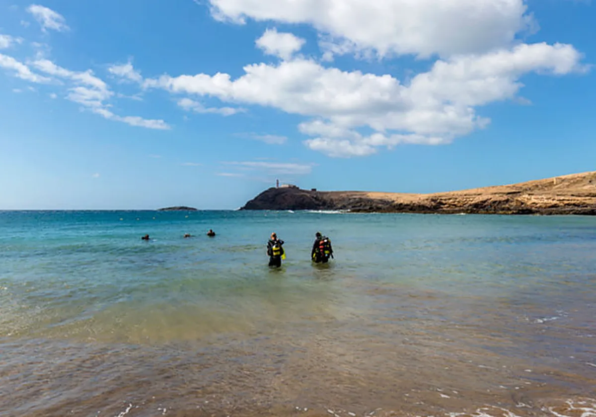 Rescatada una buceadora en estado grave tras sufrir un accidente en Lanzarote