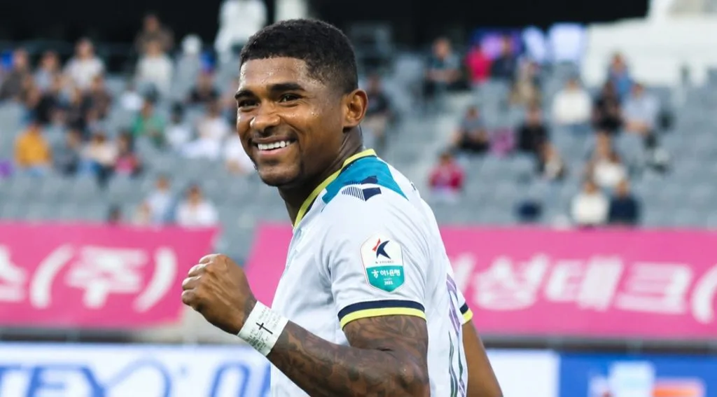 Ex-Corinthians, Gabriel Lima brilha com hat-trick em 45 minutos na Coreia do Sul e celebra: ‘Vai ficar marcado’
