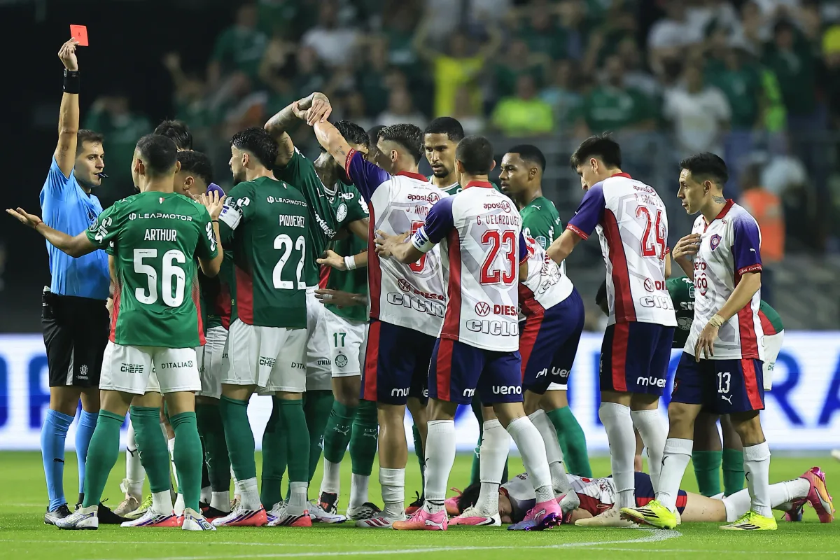 Palmeiras prepara medidas junto à Conmebol após expulsão de Andreas