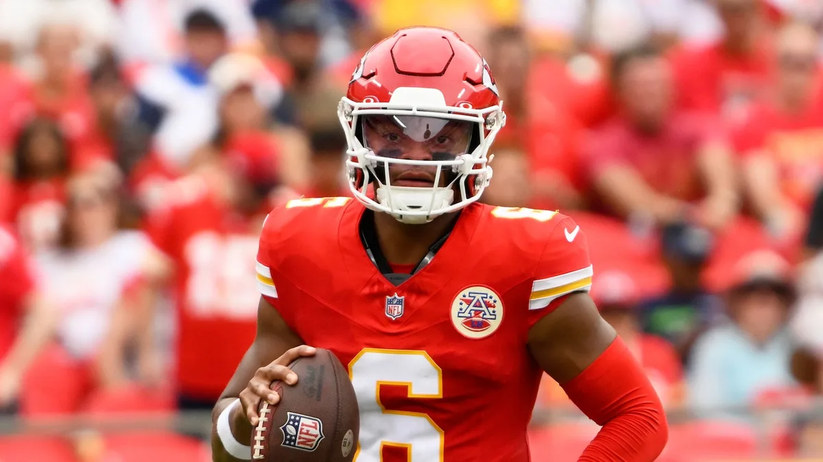 Vet Justin Fields solid for Chiefs, rookie Ty Simpson sharp as Rams rally for 20-12 preseason win
