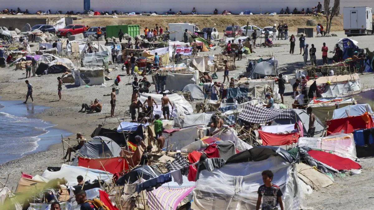 España pide apoyo a la Unión Europea para el triaje de los migrantes que quedan en Ceuta tras la entrada masiva